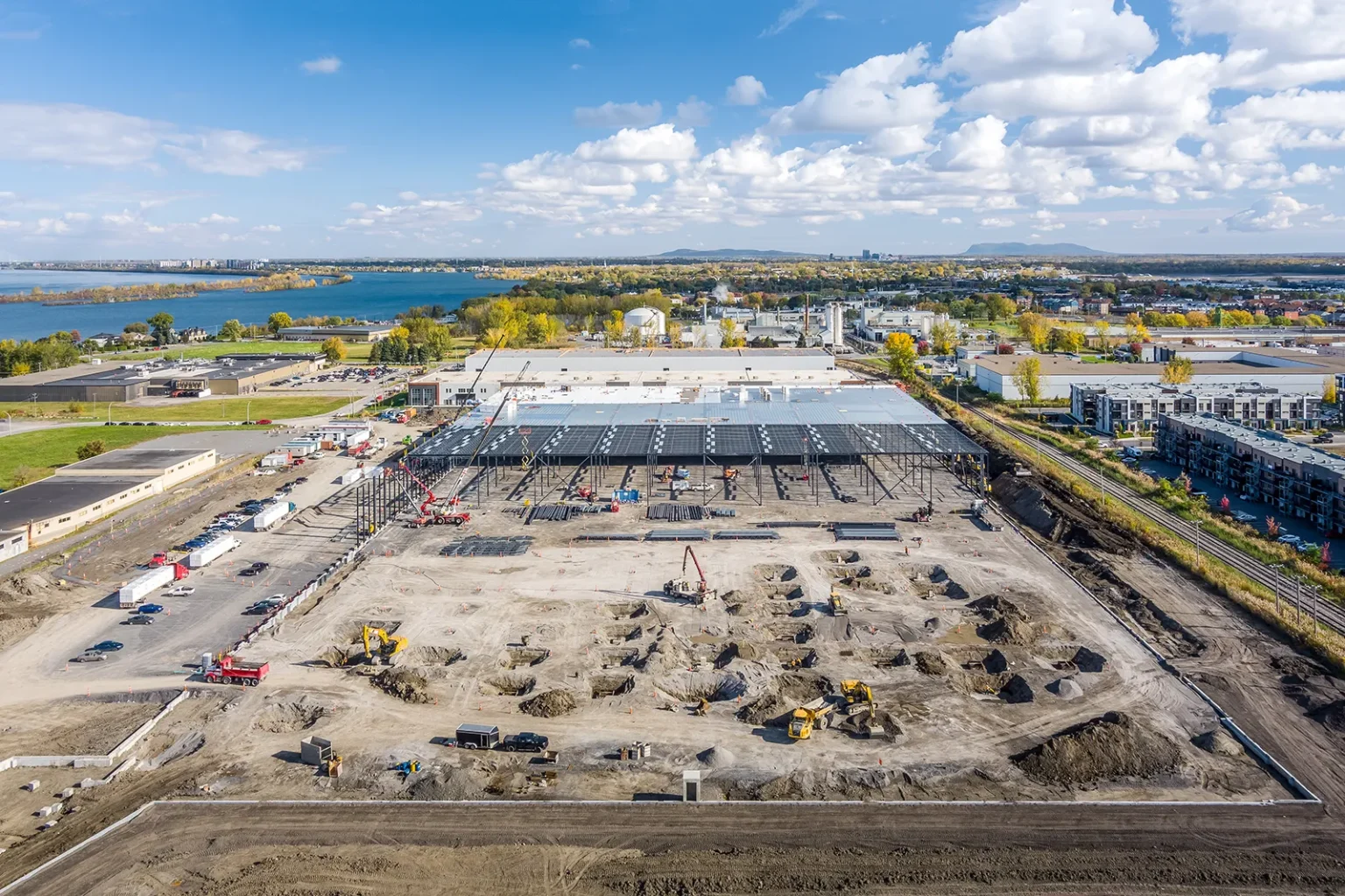 Photographie par drone d'un immense chantier de développement logistique